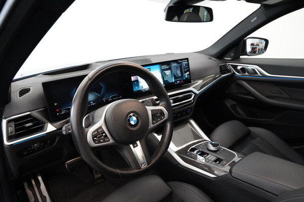BMW 4 Serie Gran Coupé M440i xDrive High Executive ACC Opendak Wide Screen Head-up H&K Trekhaak Carbon Laser Light Portimao Blue!