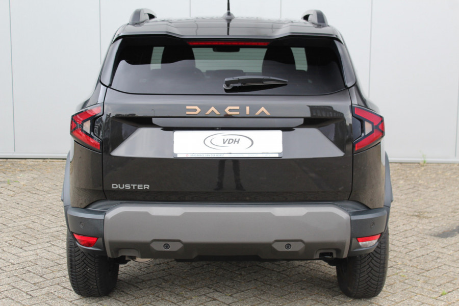 Dacia Duster 1.2-130pk TCe Mild-Hybrid Extreme. Stoere SUV ! Slechts 17.000km ! Trekgewicht 1.500kg ! Autm. airco, LED verl., 360gr. camera, pdc v+a, stoelverw., cruise control, dodehoek ass., telefoonvoorb., navigatie by Apple carplay / Android auto etc.