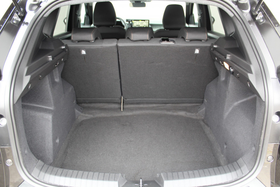 Dacia Duster 1.2-130pk TCe Mild-Hybrid Extreme. Stoere SUV ! Slechts 17.000km ! Trekgewicht 1.500kg ! Autm. airco, LED verl., 360gr. camera, pdc v+a, stoelverw., cruise control, dodehoek ass., telefoonvoorb., navigatie by Apple carplay / Android auto etc.