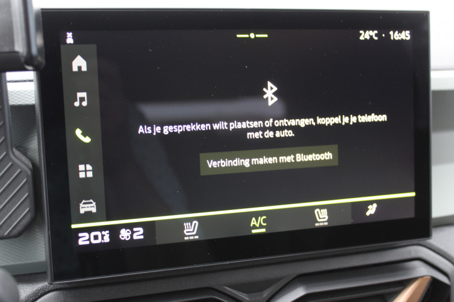 Dacia Duster 1.2-130pk TCe Mild-Hybrid Extreme. Stoere SUV ! Slechts 17.000km ! Trekgewicht 1.500kg ! Autm. airco, LED verl., 360gr. camera, pdc v+a, stoelverw., cruise control, dodehoek ass., telefoonvoorb., navigatie by Apple carplay / Android auto etc.