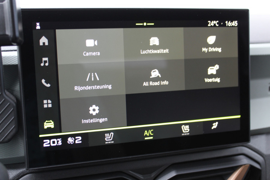 Dacia Duster 1.2-130pk TCe Mild-Hybrid Extreme. Stoere SUV ! Slechts 17.000km ! Trekgewicht 1.500kg ! Autm. airco, LED verl., 360gr. camera, pdc v+a, stoelverw., cruise control, dodehoek ass., telefoonvoorb., navigatie by Apple carplay / Android auto etc.