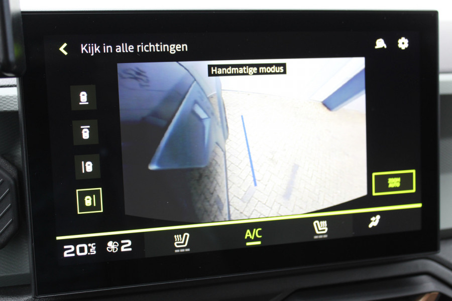 Dacia Duster 1.2-130pk TCe Mild-Hybrid Extreme. Stoere SUV ! Slechts 17.000km ! Trekgewicht 1.500kg ! Autm. airco, LED verl., 360gr. camera, pdc v+a, stoelverw., cruise control, dodehoek ass., telefoonvoorb., navigatie by Apple carplay / Android auto etc.