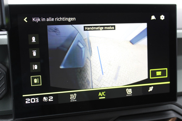 Dacia Duster 1.2-130pk TCe Mild-Hybrid Extreme. Stoere SUV ! Slechts 17.000km ! Trekgewicht 1.500kg ! Autm. airco, LED verl., 360gr. camera, pdc v+a, stoelverw., cruise control, dodehoek ass., telefoonvoorb., navigatie by Apple carplay / Android auto etc.