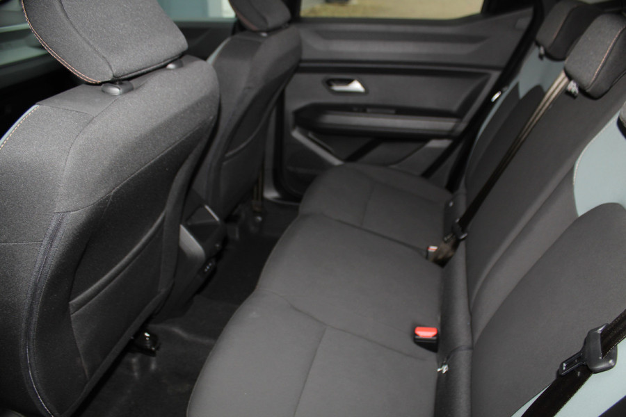 Dacia Duster 1.2-130pk TCe Mild-Hybrid Extreme. Stoere SUV ! Slechts 17.000km ! Trekgewicht 1.500kg ! Autm. airco, LED verl., 360gr. camera, pdc v+a, stoelverw., cruise control, dodehoek ass., telefoonvoorb., navigatie by Apple carplay / Android auto etc.