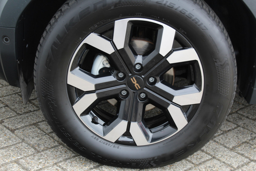 Dacia Duster 1.2-130pk TCe Mild-Hybrid Extreme. Stoere SUV ! Slechts 17.000km ! Trekgewicht 1.500kg ! Autm. airco, LED verl., 360gr. camera, pdc v+a, stoelverw., cruise control, dodehoek ass., telefoonvoorb., navigatie by Apple carplay / Android auto etc.