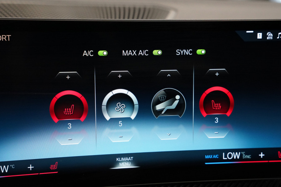 BMW 4 Serie Gran Coupé M440i xDrive High Executive ACC Opendak Wide Screen Head-up H&K Trekhaak Carbon Laser Light Portimao Blue!