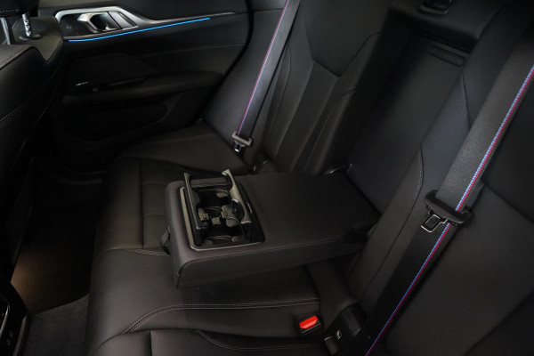 BMW 4 Serie Gran Coupé M440i xDrive High Executive ACC Opendak Wide Screen Head-up H&K Trekhaak Carbon Laser Light Portimao Blue!