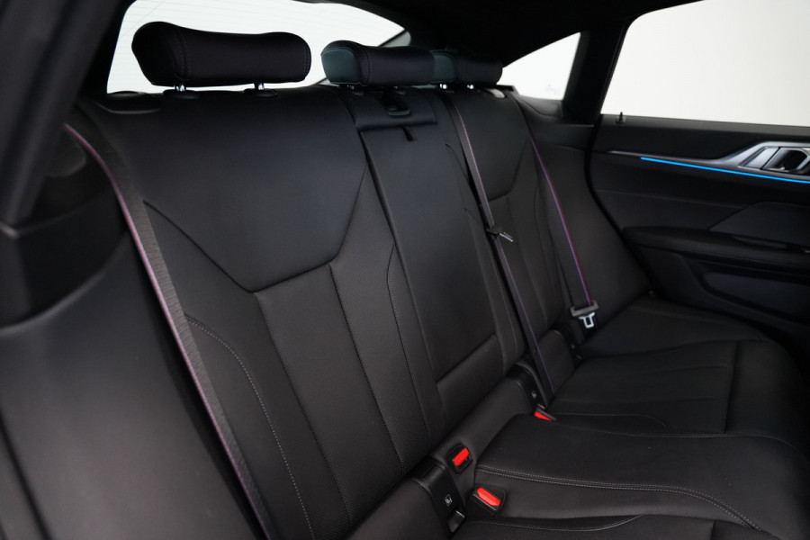 BMW 4 Serie Gran Coupé M440i xDrive High Executive ACC Opendak Wide Screen Head-up H&K Trekhaak Carbon Laser Light Portimao Blue!