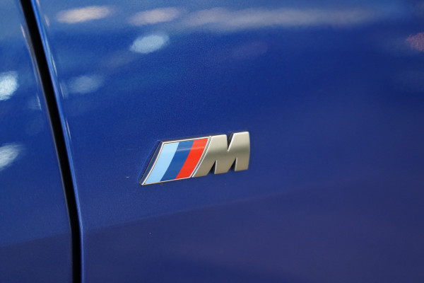 BMW 4 Serie Gran Coupé M440i xDrive High Executive ACC Opendak Wide Screen Head-up H&K Trekhaak Carbon Laser Light Portimao Blue!
