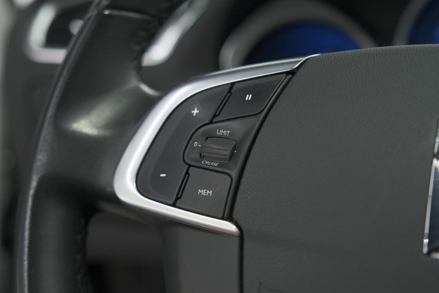 DS DS 4 PureTech 130 Performance Line | Camera | Dodehoekdetectie | Stoelmassage | Apple Carplay