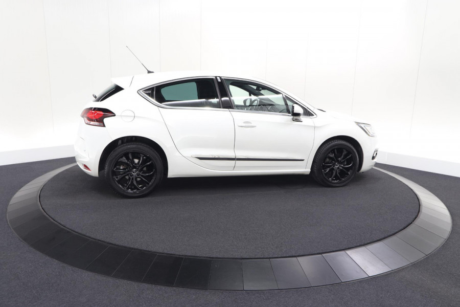 DS DS 4 PureTech 130 Performance Line | Camera | Dodehoekdetectie | Stoelmassage | Apple Carplay