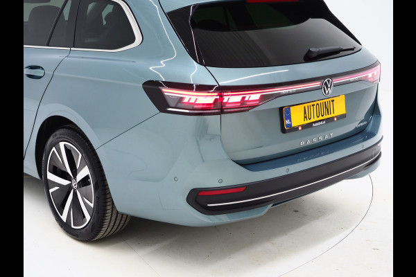 Volkswagen Passat Variant 1.5 eHybrid Elegance | Panoramadak | Leder/Alcantara | Massage | Trekhaak | HUD | Keyless | Sfeerlicht