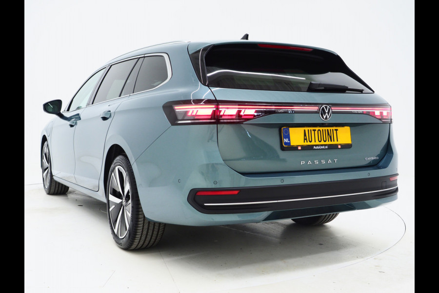 Volkswagen Passat Variant 1.5 eHybrid Elegance | Panoramadak | Leder/Alcantara | Massage | Trekhaak | HUD | Keyless | Sfeerlicht