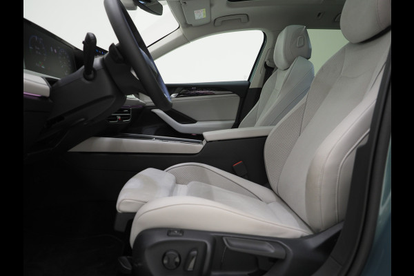 Volkswagen Passat Variant 1.5 eHybrid Elegance | Panoramadak | Leder/Alcantara | Massage | Trekhaak | HUD | Keyless | Sfeerlicht