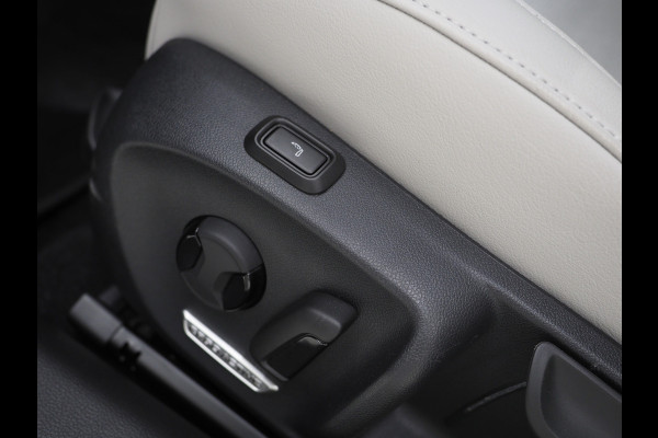 Volkswagen Passat Variant 1.5 eHybrid Elegance | Panoramadak | Leder/Alcantara | Massage | Trekhaak | HUD | Keyless | Sfeerlicht