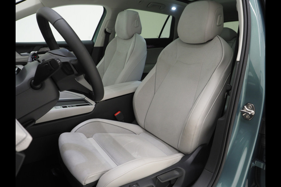 Volkswagen Passat Variant 1.5 eHybrid Elegance | Panoramadak | Leder/Alcantara | Massage | Trekhaak | HUD | Keyless | Sfeerlicht