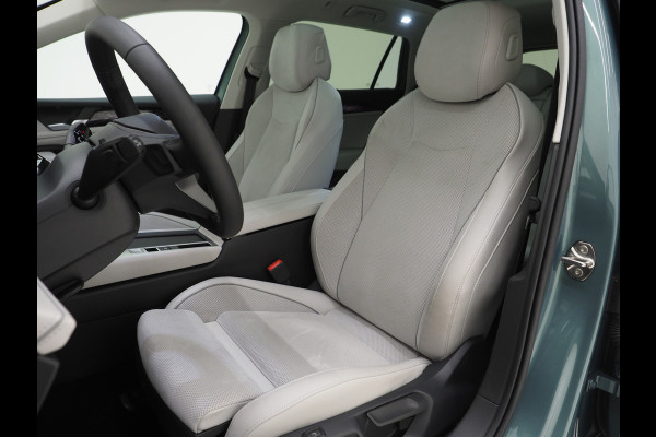 Volkswagen Passat Variant 1.5 eHybrid Elegance | Panoramadak | Leder/Alcantara | Massage | Trekhaak | HUD | Keyless | Sfeerlicht