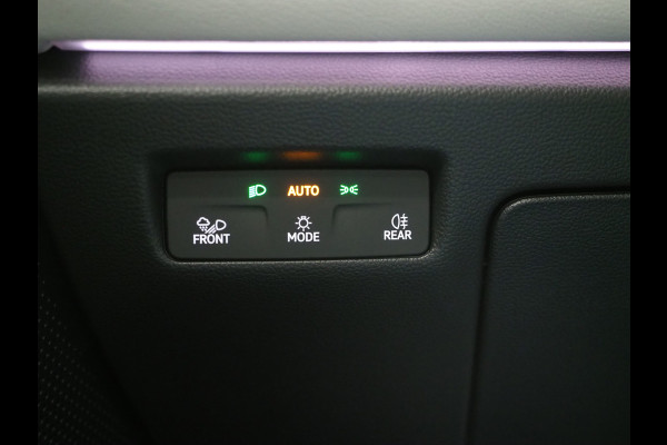 Volkswagen Passat Variant 1.5 eHybrid Elegance | Panoramadak | Leder/Alcantara | Massage | Trekhaak | HUD | Keyless | Sfeerlicht