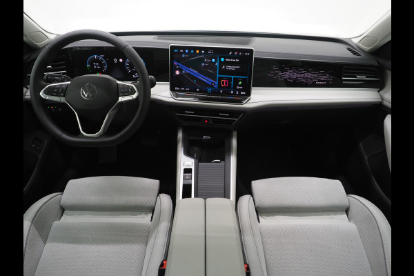Volkswagen Passat Variant 1.5 eHybrid Elegance | Panoramadak | Leder/Alcantara | Massage | Trekhaak | HUD | Keyless | Sfeerlicht