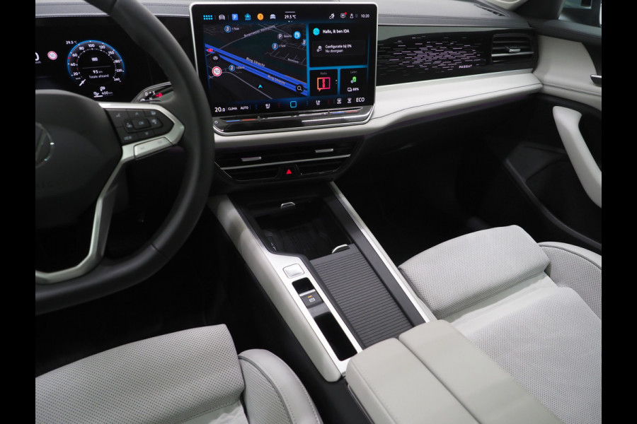 Volkswagen Passat Variant 1.5 eHybrid Elegance | Panoramadak | Leder/Alcantara | Massage | Trekhaak | HUD | Keyless | Sfeerlicht