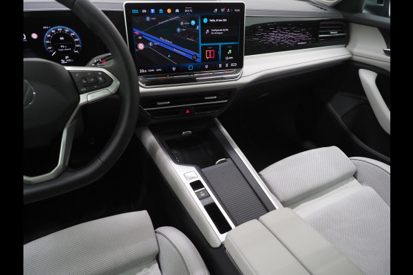 Volkswagen Passat Variant 1.5 eHybrid Elegance | Panoramadak | Leder/Alcantara | Massage | Trekhaak | HUD | Keyless | Sfeerlicht