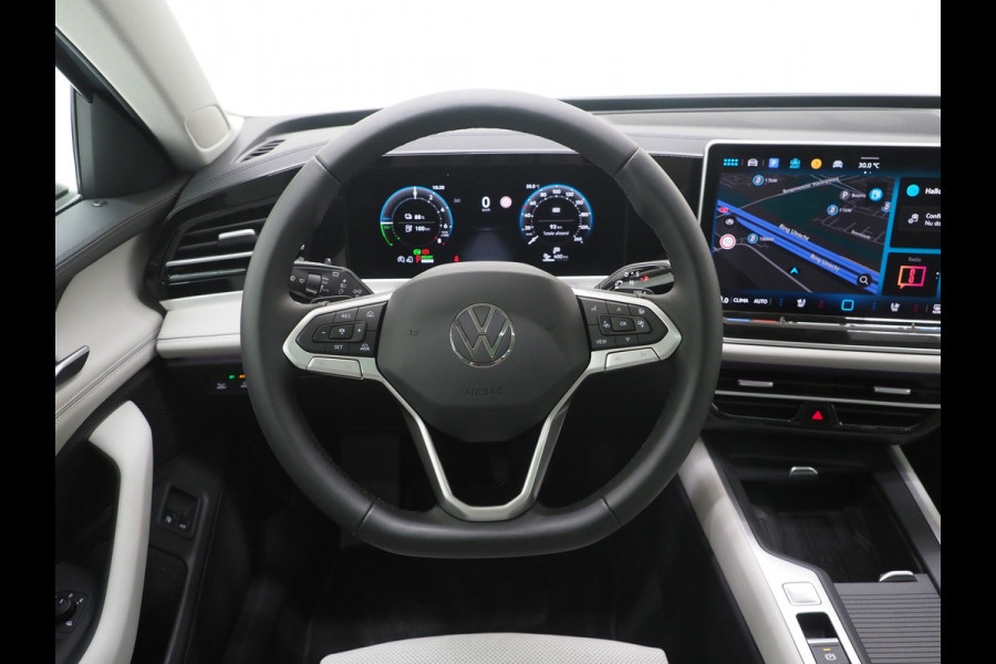 Volkswagen Passat Variant 1.5 eHybrid Elegance | Panoramadak | Leder/Alcantara | Massage | Trekhaak | HUD | Keyless | Sfeerlicht