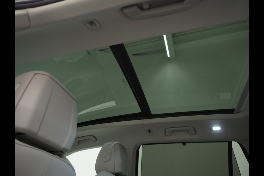 Volkswagen Passat Variant 1.5 eHybrid Elegance | Panoramadak | Leder/Alcantara | Massage | Trekhaak | HUD | Keyless | Sfeerlicht