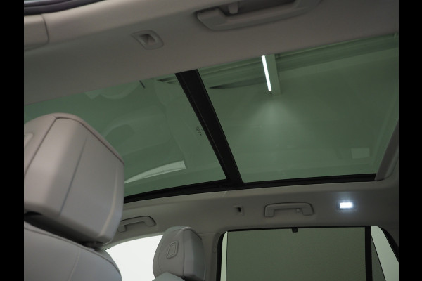 Volkswagen Passat Variant 1.5 eHybrid Elegance | Panoramadak | Leder/Alcantara | Massage | Trekhaak | HUD | Keyless | Sfeerlicht