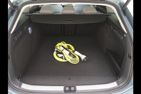 Volkswagen Passat Variant 1.5 eHybrid Elegance | Panoramadak | Leder/Alcantara | Massage | Trekhaak | HUD | Keyless | Sfeerlicht
