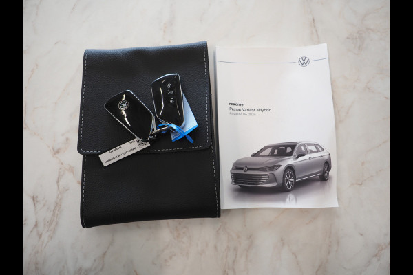 Volkswagen Passat Variant 1.5 eHybrid Elegance | Panoramadak | Leder/Alcantara | Massage | Trekhaak | HUD | Keyless | Sfeerlicht