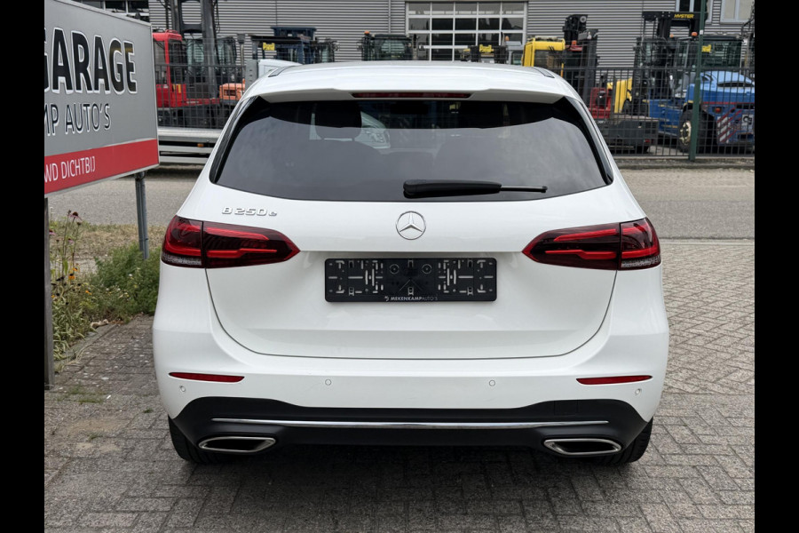 Mercedes-Benz B-Klasse 250 e 18''/Leder/Stoelverwarming/Camera/Sfeerverlichting/Apple Carplay & Android Auto
