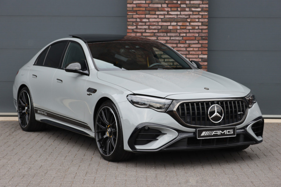 Mercedes-Benz E-Klasse AMG 53 4MATIC+ Edition 1 | 612pk | Hyperscreen | Carbon | Achterasbesturing | Distronic+ | HUD | 3D-Display | Stoelventilatie | Massage | Vlakkenverwarming | Trekhaak |