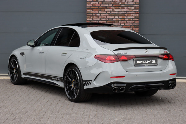 Mercedes-Benz E-Klasse AMG 53 4MATIC+ Edition 1 | 612pk | Hyperscreen | Carbon | Achterasbesturing | Distronic+ | HUD | 3D-Display | Stoelventilatie | Massage | Vlakkenverwarming | Trekhaak |