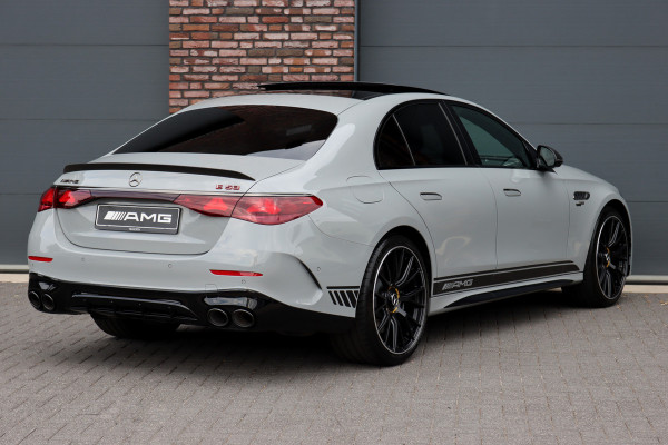Mercedes-Benz E-Klasse AMG 53 4MATIC+ Edition 1 | 612pk | Hyperscreen | Carbon | Achterasbesturing | Distronic+ | HUD | 3D-Display | Stoelventilatie | Massage | Vlakkenverwarming | Trekhaak |