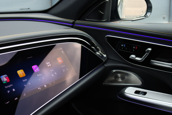 Mercedes-Benz E-Klasse AMG 53 4MATIC+ Edition 1 | 612pk | Hyperscreen | Carbon | Achterasbesturing | Distronic+ | HUD | 3D-Display | Stoelventilatie | Massage | Vlakkenverwarming | Trekhaak |