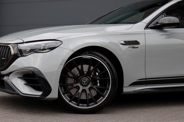 Mercedes-Benz E-Klasse AMG 53 4MATIC+ Edition 1 | 612pk | Hyperscreen | Carbon | Achterasbesturing | Distronic+ | HUD | 3D-Display | Stoelventilatie | Massage | Vlakkenverwarming | Trekhaak |
