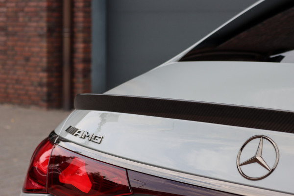 Mercedes-Benz E-Klasse AMG 53 4MATIC+ Edition 1 | 612pk | Hyperscreen | Carbon | Achterasbesturing | Distronic+ | HUD | 3D-Display | Stoelventilatie | Massage | Vlakkenverwarming | Trekhaak |