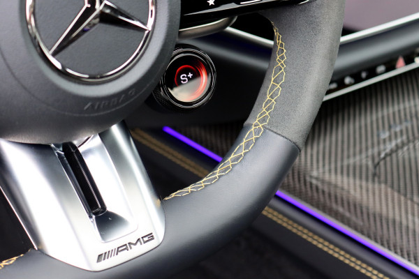 Mercedes-Benz E-Klasse AMG 53 4MATIC+ Edition 1 | 612pk | Hyperscreen | Carbon | Achterasbesturing | Distronic+ | HUD | 3D-Display | Stoelventilatie | Massage | Vlakkenverwarming | Trekhaak |