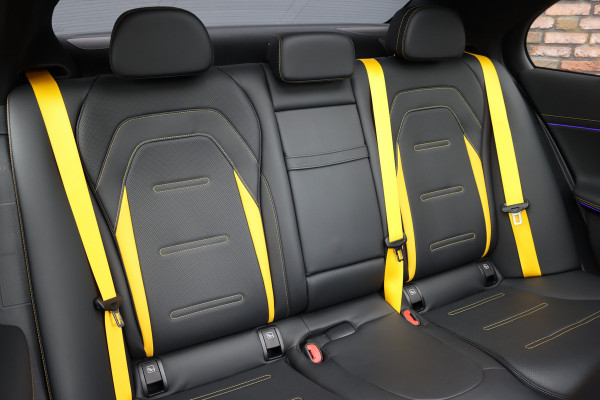 Mercedes-Benz E-Klasse AMG 53 4MATIC+ Edition 1 | 612pk | Hyperscreen | Carbon | Achterasbesturing | Distronic+ | HUD | 3D-Display | Stoelventilatie | Massage | Vlakkenverwarming | Trekhaak |