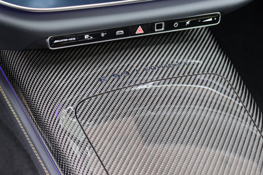 Mercedes-Benz E-Klasse AMG 53 4MATIC+ Edition 1 | 612pk | Hyperscreen | Carbon | Achterasbesturing | Distronic+ | HUD | 3D-Display | Stoelventilatie | Massage | Vlakkenverwarming | Trekhaak |