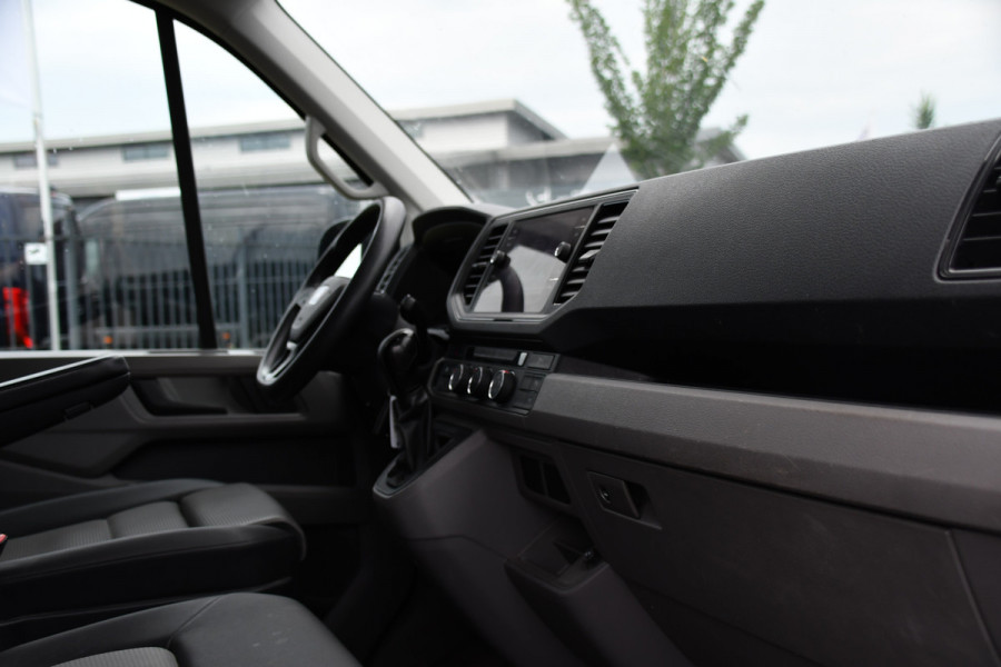 MAN TGE 3.180 35 2.0L5H3 Black Edition Camera, Adaptieve Cruise, Carplay, LED, Multimedia, 177pk, Automaat, Sensoren, Leder, Geveerde stoel, Trekhaak, Uniek!