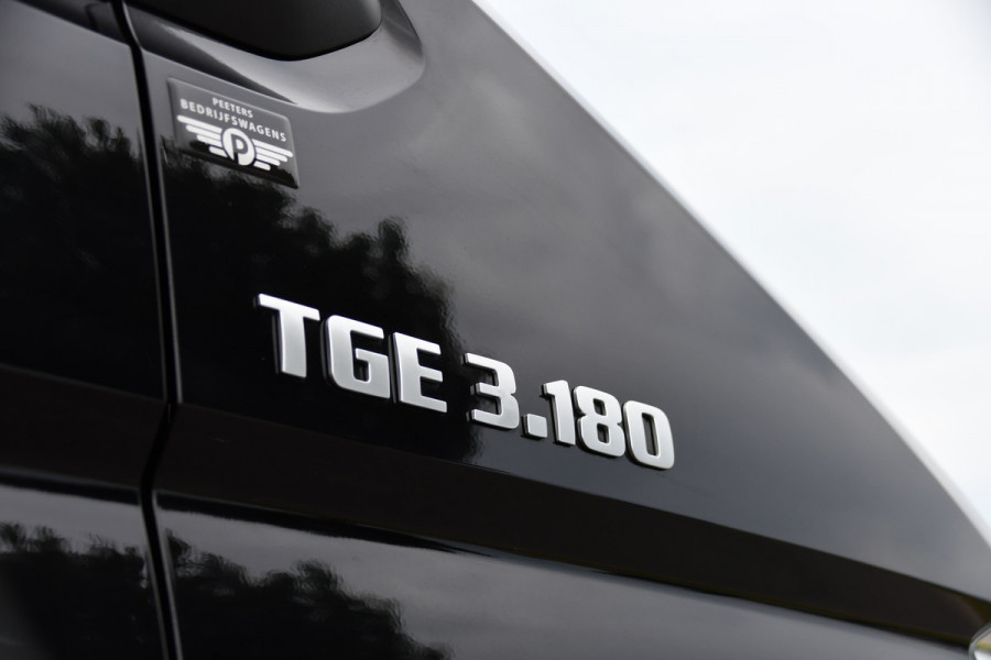 MAN TGE 3.180 35 2.0L5H3 Black Edition Camera, Adaptieve Cruise, Carplay, LED, Multimedia, 177pk, Automaat, Sensoren, Leder, Geveerde stoel, Trekhaak, Uniek!