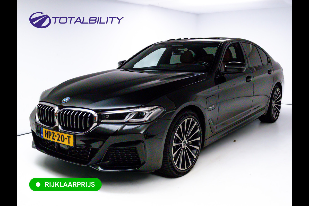 BMW 5 Serie 545e xDrive M-Sport | Open Dak | Trekhaak elec. | 360 Camera | Stoel- & Stuurverwarming | Adaptieve Cruise | Lederen bekleding, Comfortstoelen, Electrosche verstelbare voorstoelen