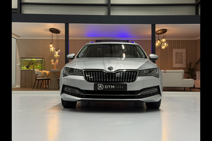 Škoda Superb Combi 1.4 TSI iV iV L&K 218PK 360° Navi Pano Trekhaak Elek. A.klep Leder