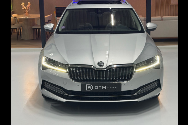Škoda Superb Combi 1.4 TSI iV iV L&K 218PK 360° Navi Pano Trekhaak Elek. A.klep Leder