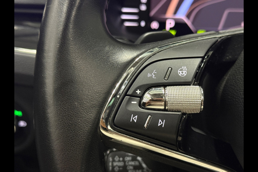 Škoda Superb Combi 1.4 TSI iV iV L&K 218PK 360° Navi Pano Trekhaak Elek. A.klep Leder
