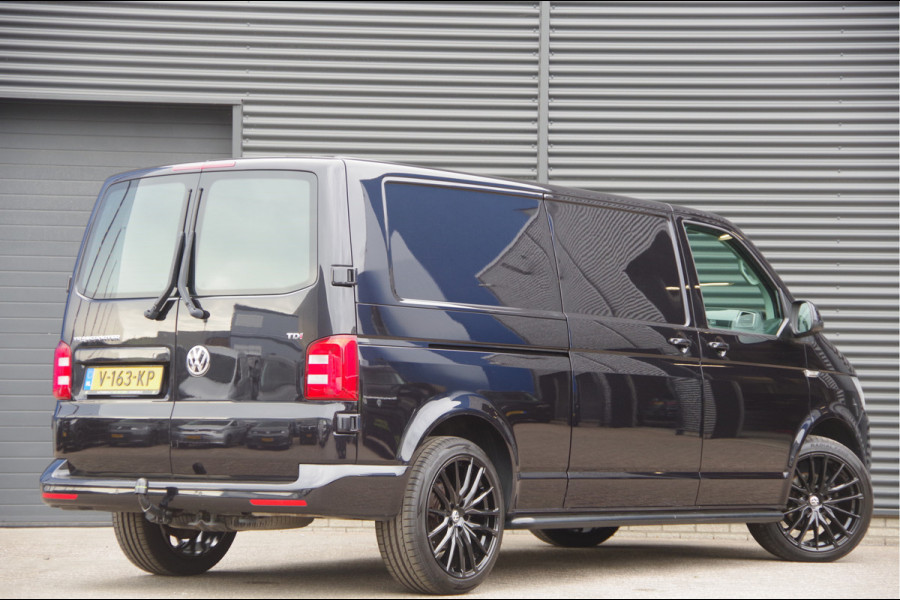 Volkswagen Transporter 2.0 TDI L2 Highline 150PK AUT. TREKHAAK, LED, ADAPT. CRUISE, NAVI, AIRCO, VOORRUIT VERWARMING, PARKEERSENSOREN, NL AUTO, NAP