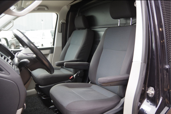 Volkswagen Transporter 2.0 TDI L2 Highline 150PK AUT. TREKHAAK, LED, ADAPT. CRUISE, NAVI, AIRCO, VOORRUIT VERWARMING, PARKEERSENSOREN, NL AUTO, NAP