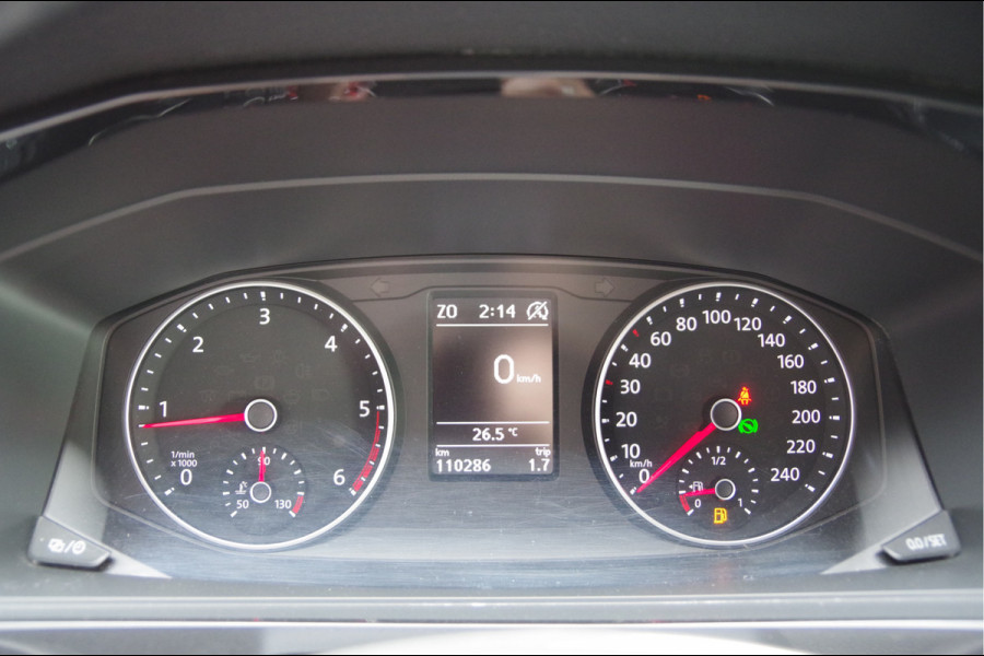 Volkswagen Transporter 2.0 TDI L2 Highline 150PK AUT. TREKHAAK, LED, ADAPT. CRUISE, NAVI, AIRCO, VOORRUIT VERWARMING, PARKEERSENSOREN, NL AUTO, NAP