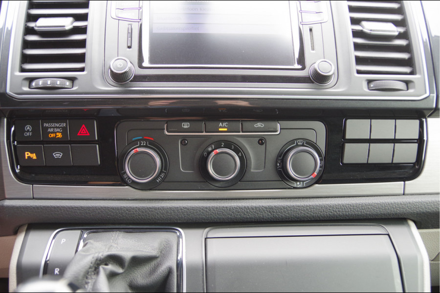Volkswagen Transporter 2.0 TDI L2 Highline 150PK AUT. TREKHAAK, LED, ADAPT. CRUISE, NAVI, AIRCO, VOORRUIT VERWARMING, PARKEERSENSOREN, NL AUTO, NAP